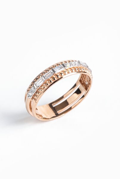 0.29 Karat Rose Gold Baget ve Yuvarlak Taşlı Sıralı Pırlanta Yüzük
