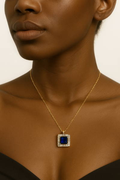 Mavi Taşlı ve Pırlanta Detaylı Altın Kolye