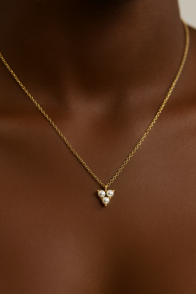 Üç İncili Tasarım Altın Kolye