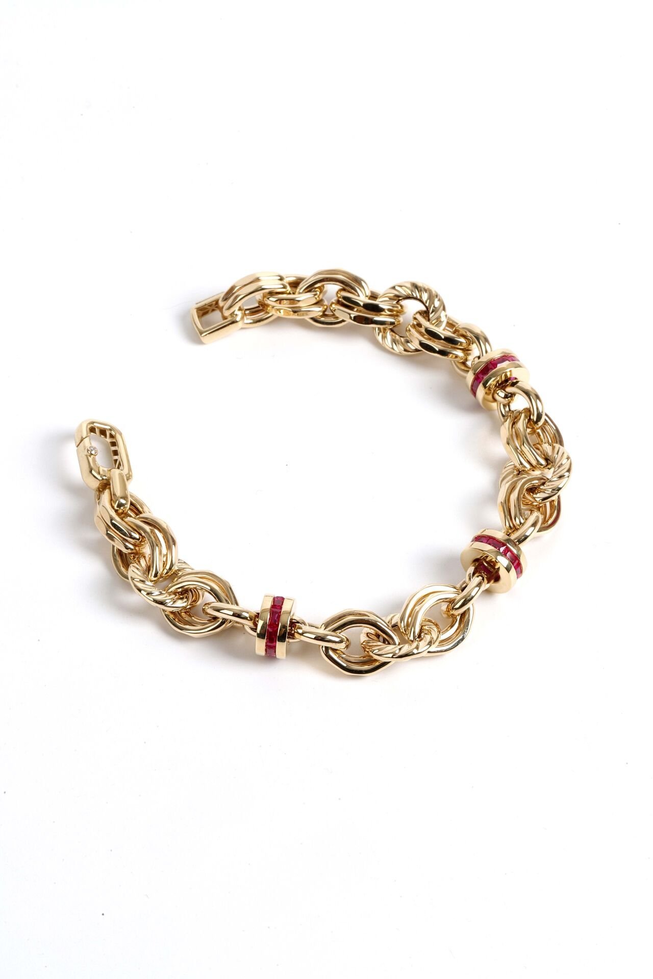 Halka Tasarımlı Altın Bileklik