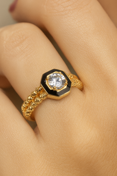 Siyah Detaylı ve Taşlı Altın Yüzük