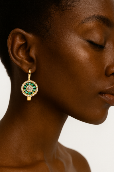 Zümrüt Işıltılı Altın Küpe