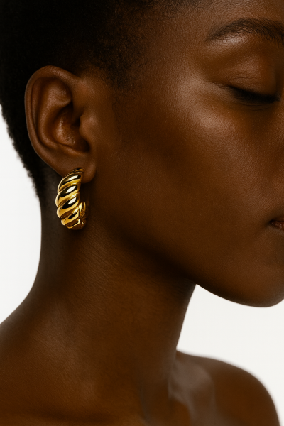 Burgu Desenli Altın Küpe