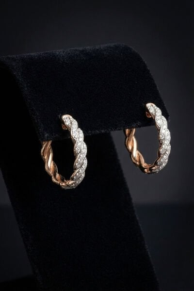 0.38 Karat Pırlanta Twist Burgu Halka Küpe