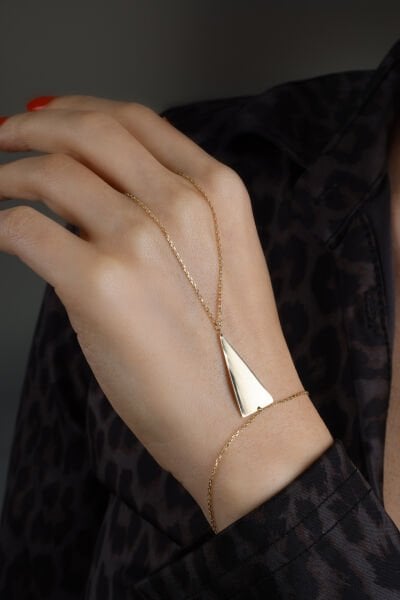 Altın Üçgen Formlu Şahmeran Bileklik