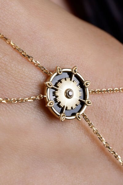 Altın Siyah Mineli Güneş Figürlü Şahmeran Bileklik