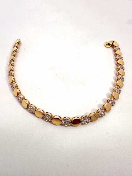 Altın Sıralı Plaka ve Taşlı Daire Modern Bileklik