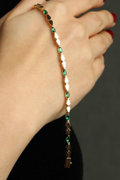 Altın Markiz Kesim Zümrüt Yeşili Taşlı Geometrik Bileklik