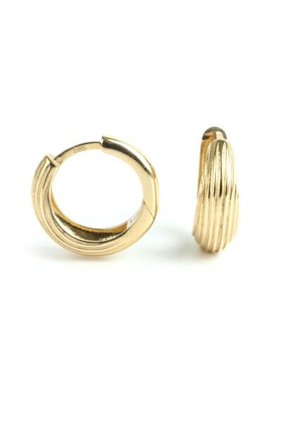 Altın Dikey Çizgili Dolgun Halka Küpe