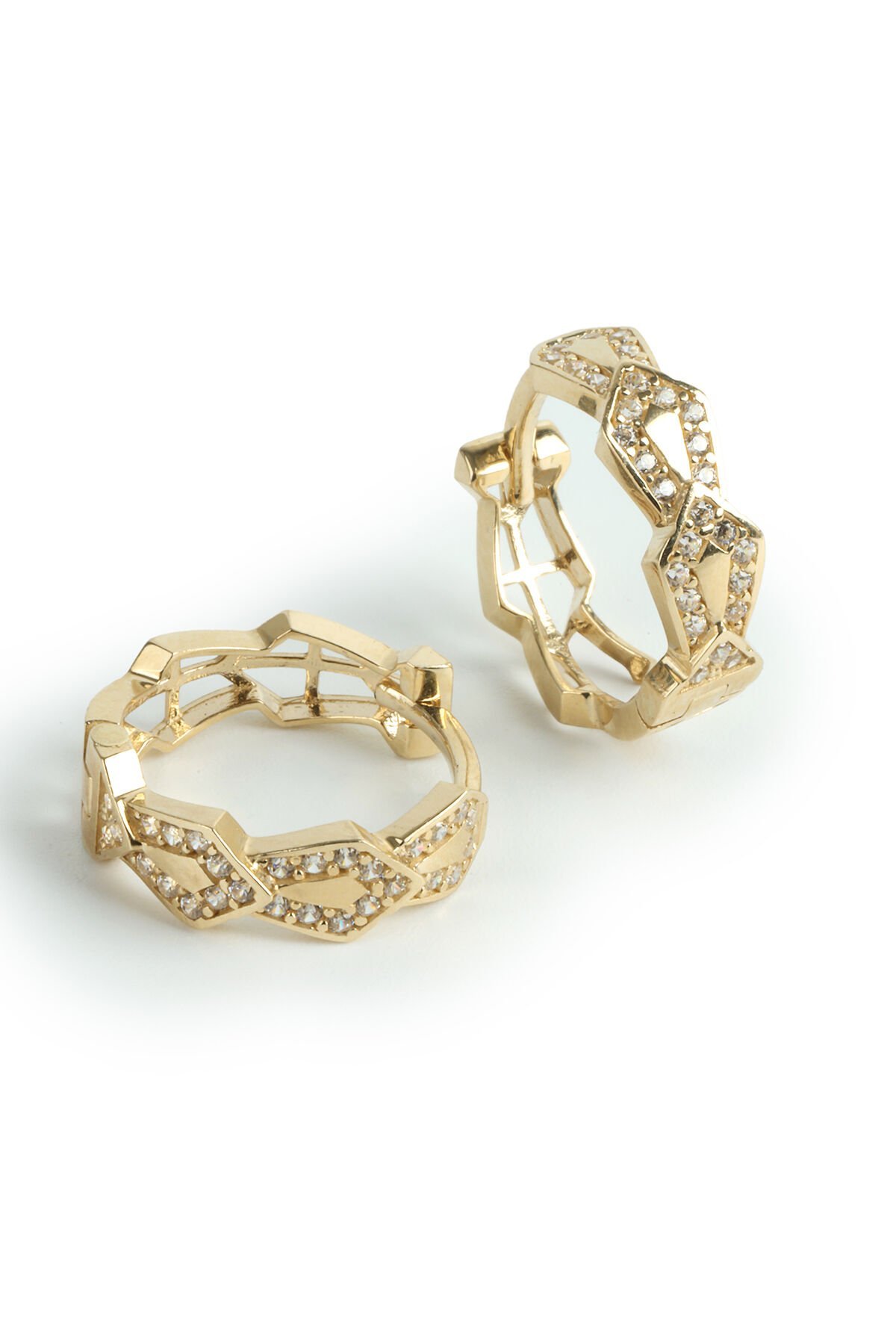 Altın Geometrik Baklava Desenli Taşlı Halka Küpe