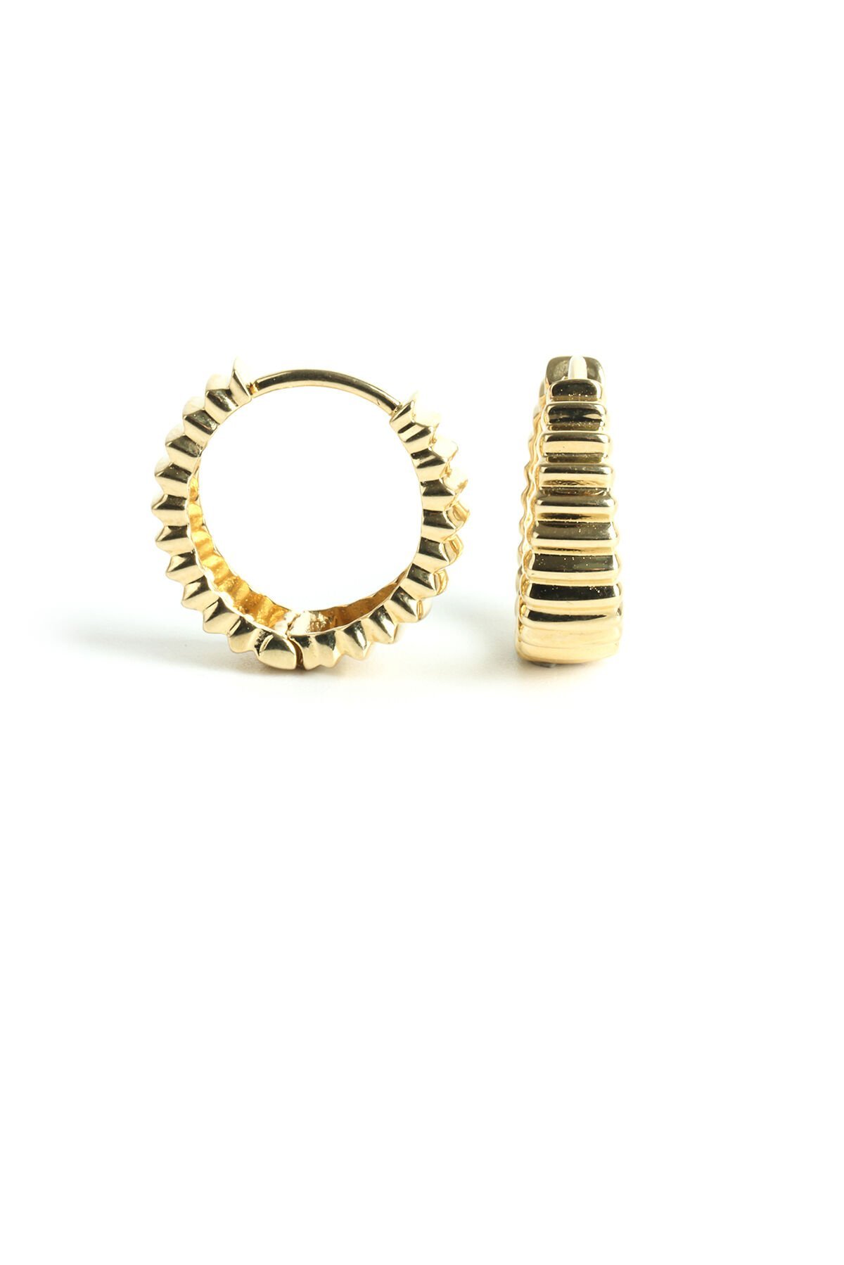 Altın Piramit Basamaklı Halka Küpe - Modern Tasarım