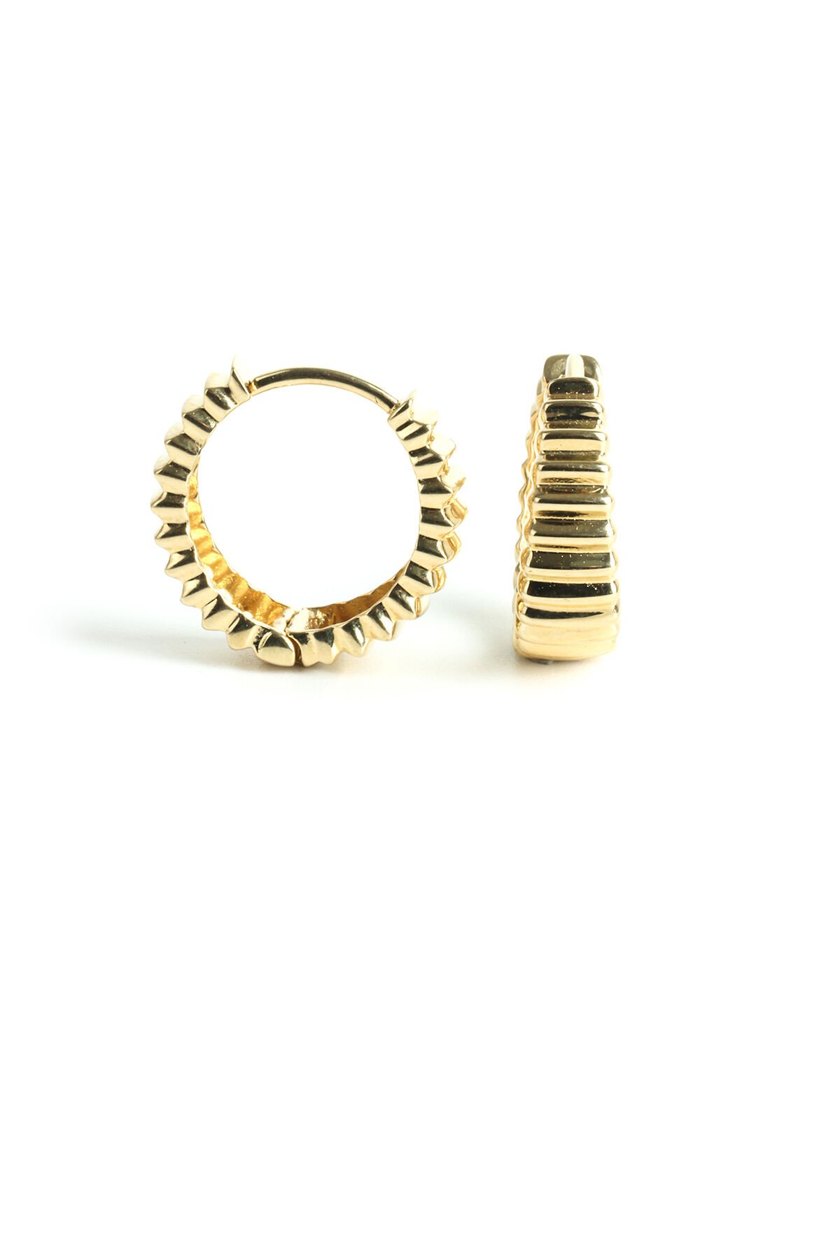 Altın Piramit Basamaklı Halka Küpe - Modern Tasarım