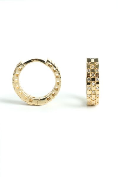 Altın Dama Desenli Üç Sıra Taşlı Halka Küpe