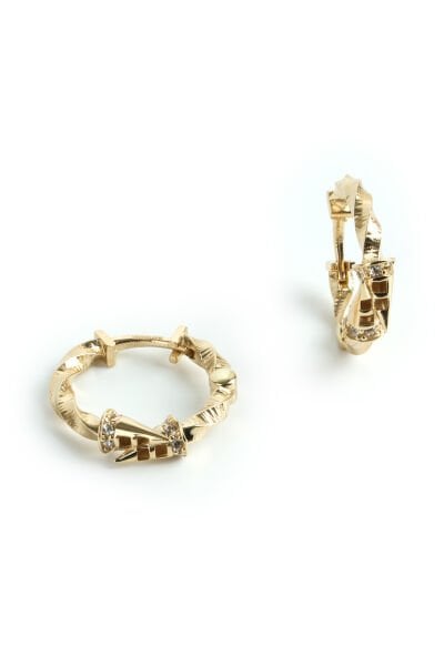 Altın Dövme Dokulu Sarmal ve Konik Detaylı Halka Küpe